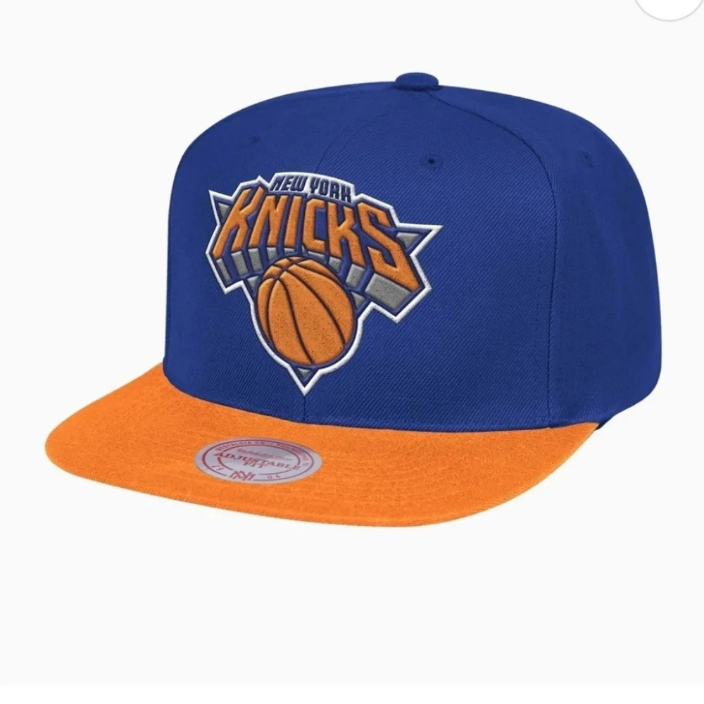 Mitchell & Ness FIRE! NWT! NBA Core Knicks 2-Tone Snapback Hat #JS19078. OS. - Picture 1 of 8